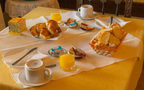 
Breakfast options available to guests at Hotel Los Troncos
