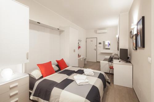 a bedroom with a black and white bed and a desk at Metro Apartment in Collegno