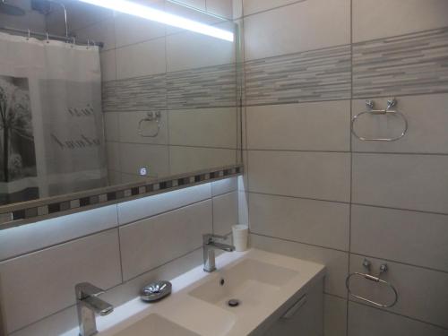 a bathroom with a sink and a mirror at Chambre studio Verparadis in Mourèze