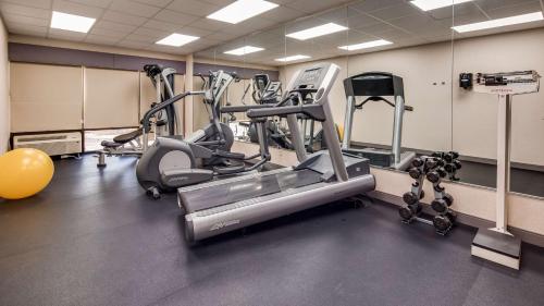 a gym with cardio machines and a treadmill at Best Western Fishers Indianapolis Area in Fishers