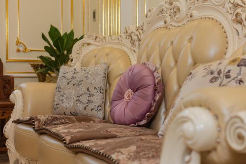 Ruang duduk di Cẩm Bình Hotel