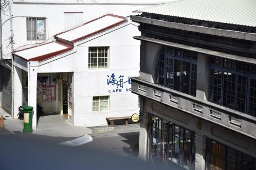 a white building with a bench in front of it at 恆春洋蔥風格旅居 onion in in Hengchun