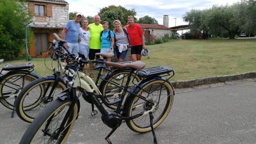 a group of people standing next to their bikes at Holiday Home Old Barn in Umag