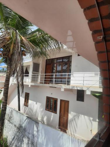 VARMA SEA VIEW VILLASにあるバルコニーまたはテラス