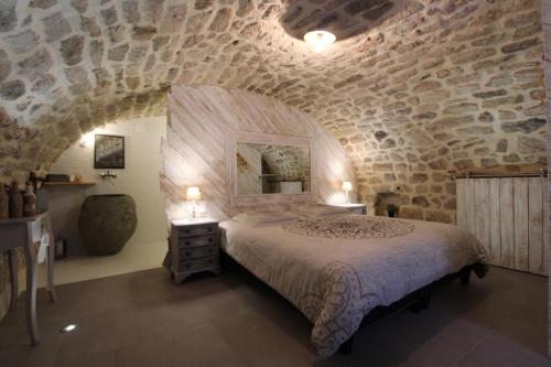 Кровать или кровати в номере Le Pressoir De La Deveze