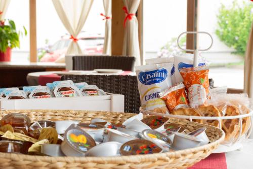 Gallery image of Hotel Bungalows Europa in Domaso