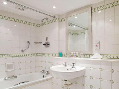 Gallery image of Whately Hall Hotel in Banbury