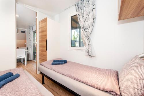 Posteľ alebo postele v izbe v ubytovaní FantaSea Mobile Home Porton Biondi