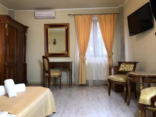 a bedroom with a mirror and a desk and a window at Pensiunea Cardinal in Sibiu