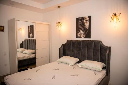 Krevet ili kreveti u jedinici u okviru objekta Raphael Apartment North Bucharest Cosmopolis