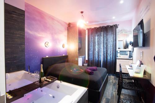 Bilik mandi di LOVROOM - SPECIAL AMOUREUX - HYPER CENTRE - Lorient