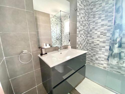 VIME I Marbella East SWIMMING POOL, GYM & SPA - EaW Homes