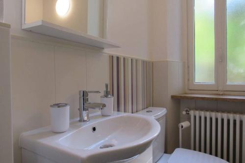 Kúpeľňa v ubytovaní Villa Peachey, Intero piano con giardino