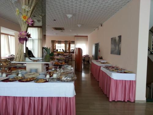 Makanan di atau berdekatan hotel