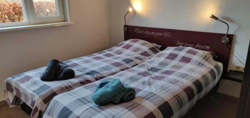 Una cama o camas en una habitación de Vakantiebungalow Texel