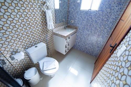 a small bathroom with a toilet and a sink at Hotel Pousada WS in Porto De Galinhas