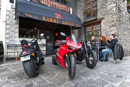 two motorcycles parked in front of a restaurant at Barri Antic Hostel & Pub in Andorra la Vella