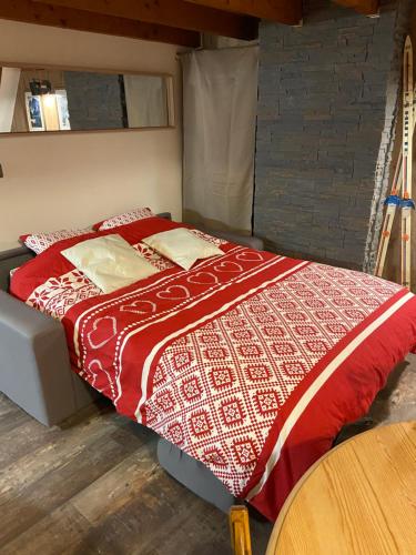 Postel nebo postele na pokoji v ubytování La Maison Sévigné - Appart Hôtel - N°7 Le Savoyard