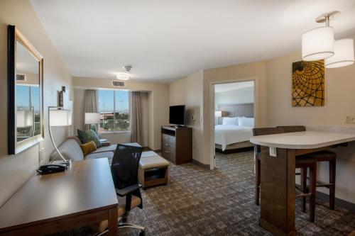 Μια τηλεόραση ή/και κέντρο ψυχαγωγίας στο Staybridge Suites - Scottsdale - Talking Stick by IHG