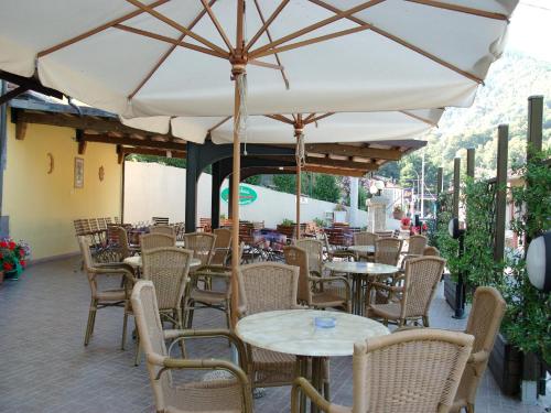 
A restaurant or other place to eat at Albergo Miramonti
