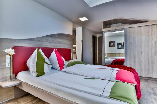 Ein Bett oder Betten in einem Zimmer der Unterkunft Jugendhotel Bachlehen und Johanneshof