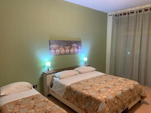 En eller flere senge i et værelse på Hotel Del Lago