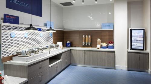 Holiday Inn Express & Suites Orlando At SeaWorld by IHG - With Free Shuttle Service to SeaWorld Parks photo 44