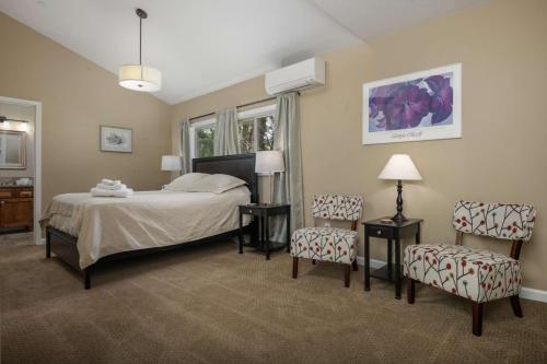Katil atau katil-katil dalam bilik di The Brookside Inn Estate