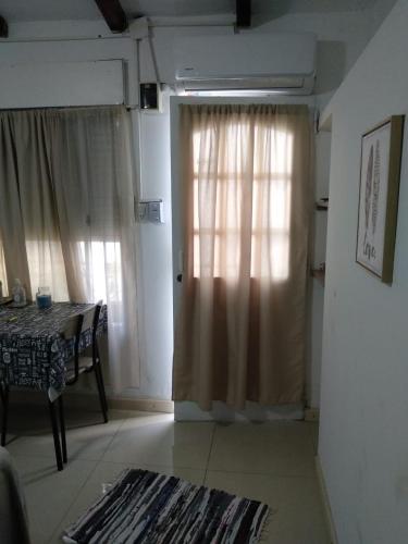 a room with a door with a table and a window at Monoambiente confortable a pasos de Bv. Oroño in Rosario