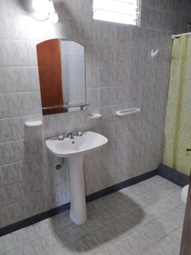 a bathroom with a sink and a mirror at Rincón Azul in San Rafael
