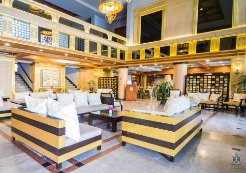 Posezení v ubytování Tohsang Heritage Ubon Ratchathani Hotel