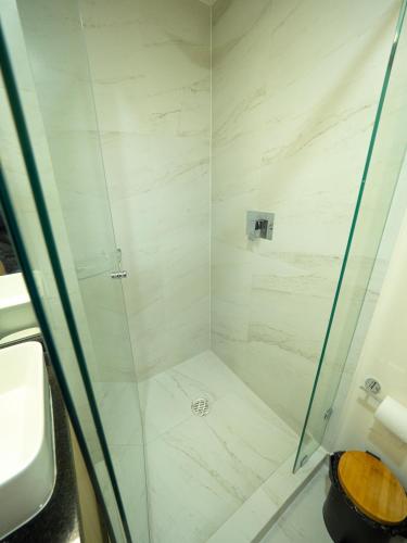 a bathroom with a shower with a glass door at Taniveths House in Mexico City