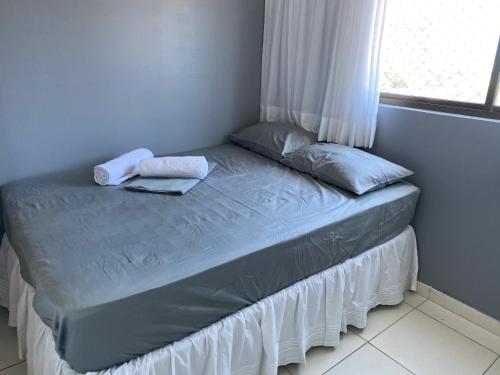 Ένα ή περισσότερα κρεβάτια σε δωμάτιο στο Apartamento 2 quartos com vista praia Pajuçara