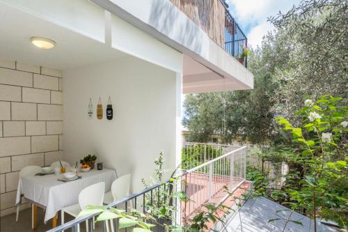 Luxury BonBon next to Banje beach and Old Town, great location
