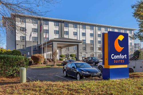 Comfort Suites Pineville - Ballantyne Area Image