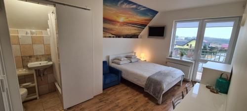 Säng eller sängar i ett rum på Komodor - OZONOWANE pokoje gościnne