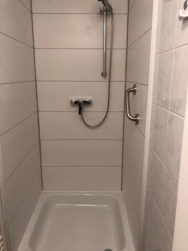 a bathroom with a shower with a bath tub at Hotel Pension Schmellergarten in Munich