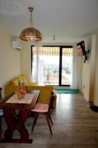 Χώρος καθιστικού στο New Apartment at a Great Location