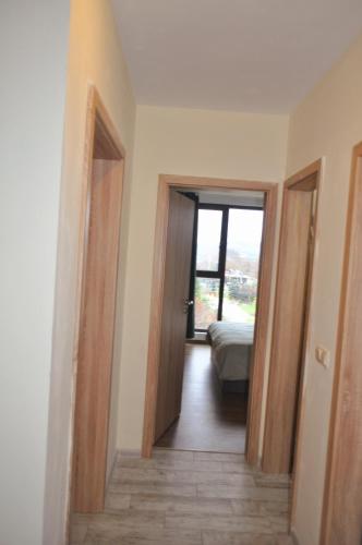 Ένα ή περισσότερα κρεβάτια σε δωμάτιο στο New Apartment at a Great Location
