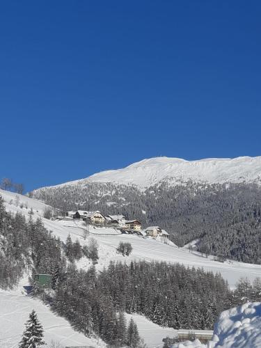 a group of houses on a snow covered mountain at Mühlbacherhof in Rennweg