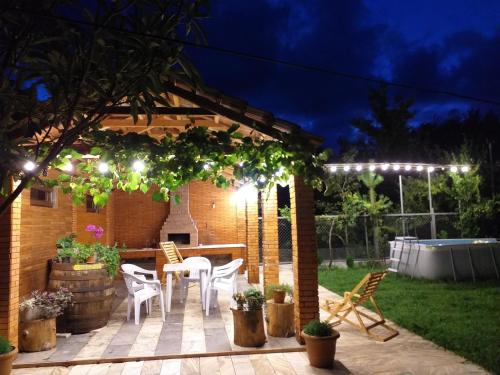 Taman di luar Sweet Home Near Black Sea
