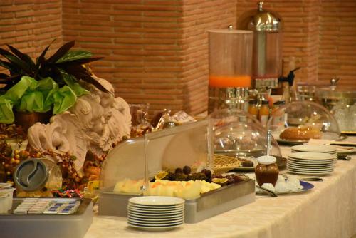 a table with a buffet of food and plates on it at Hotel Des Reves in SantʼElia Fiumerapido