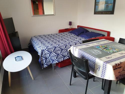 En eller flere senge i et værelse på les Huniers Appt 1er étage