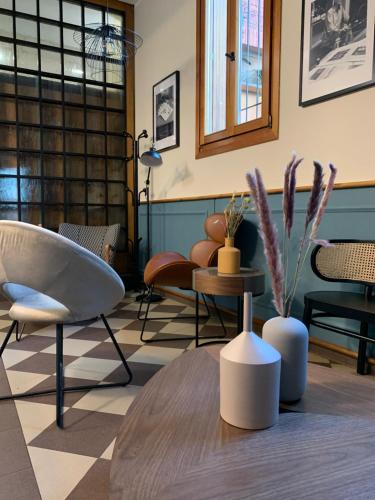 a living room with chairs and a table at Ristorante Locanda Milano in Gambolò