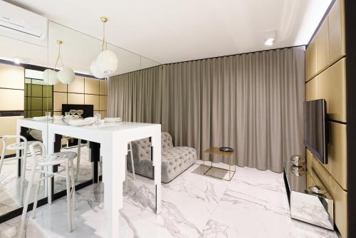 TV a/nebo společenská místnost v ubytování Super-Apartamenty VIP Jacuzzi
