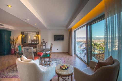 Deluxe Room with partial sea View and Hot Tub