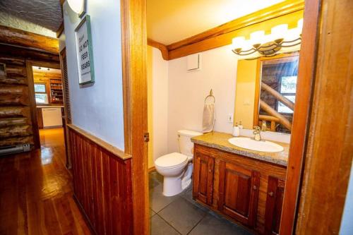 A bathroom at Sitka Alpine Log Cabin