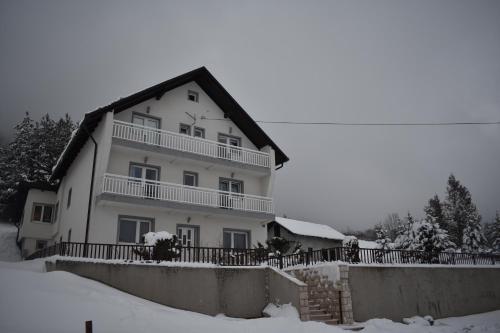 Το Apartmani Vila τον χειμώνα