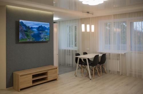 Lovely modern flat in town center TV 또는 엔터테인먼트 센터