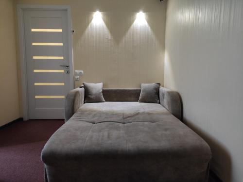 Posezení v ubytování Small room with big cinema
